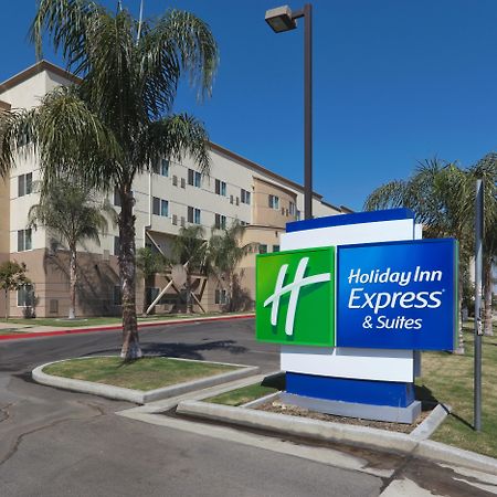 Holiday Inn Express & Suites Bakersfield Central By Ihg Exterior photo