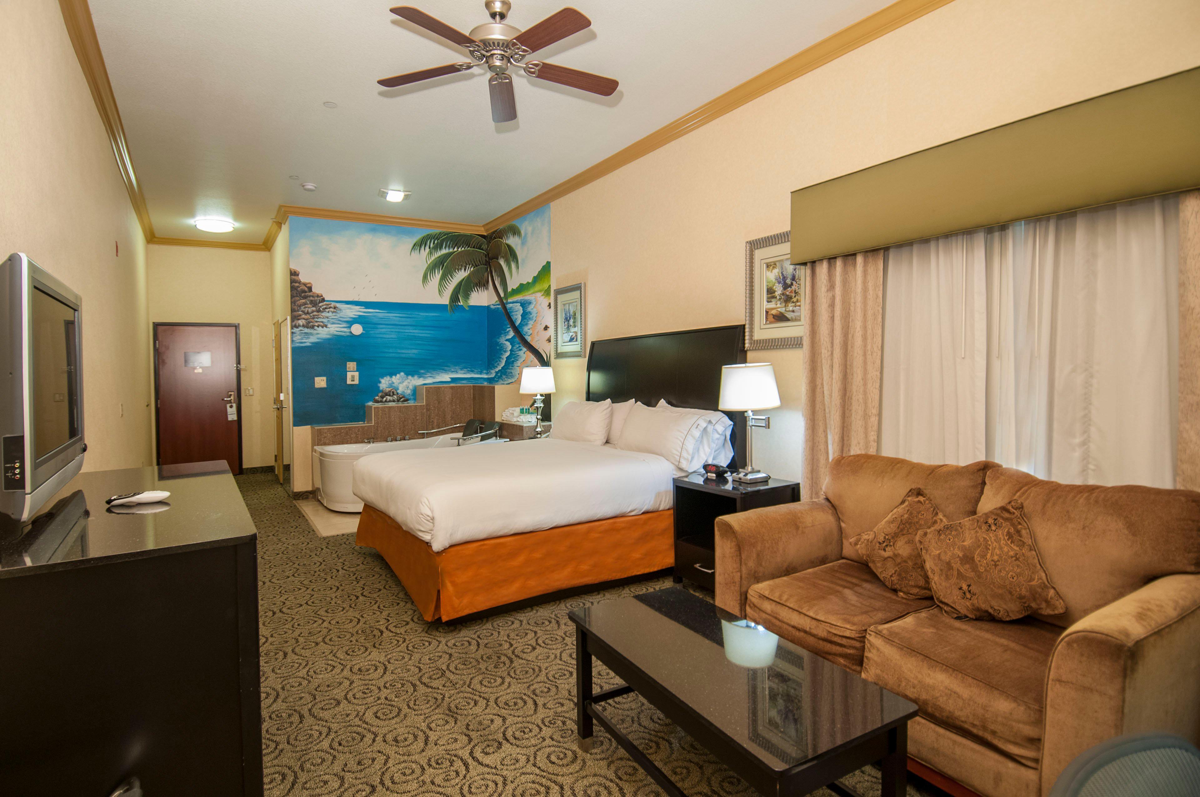 Holiday Inn Express & Suites Bakersfield Central By Ihg Exterior photo