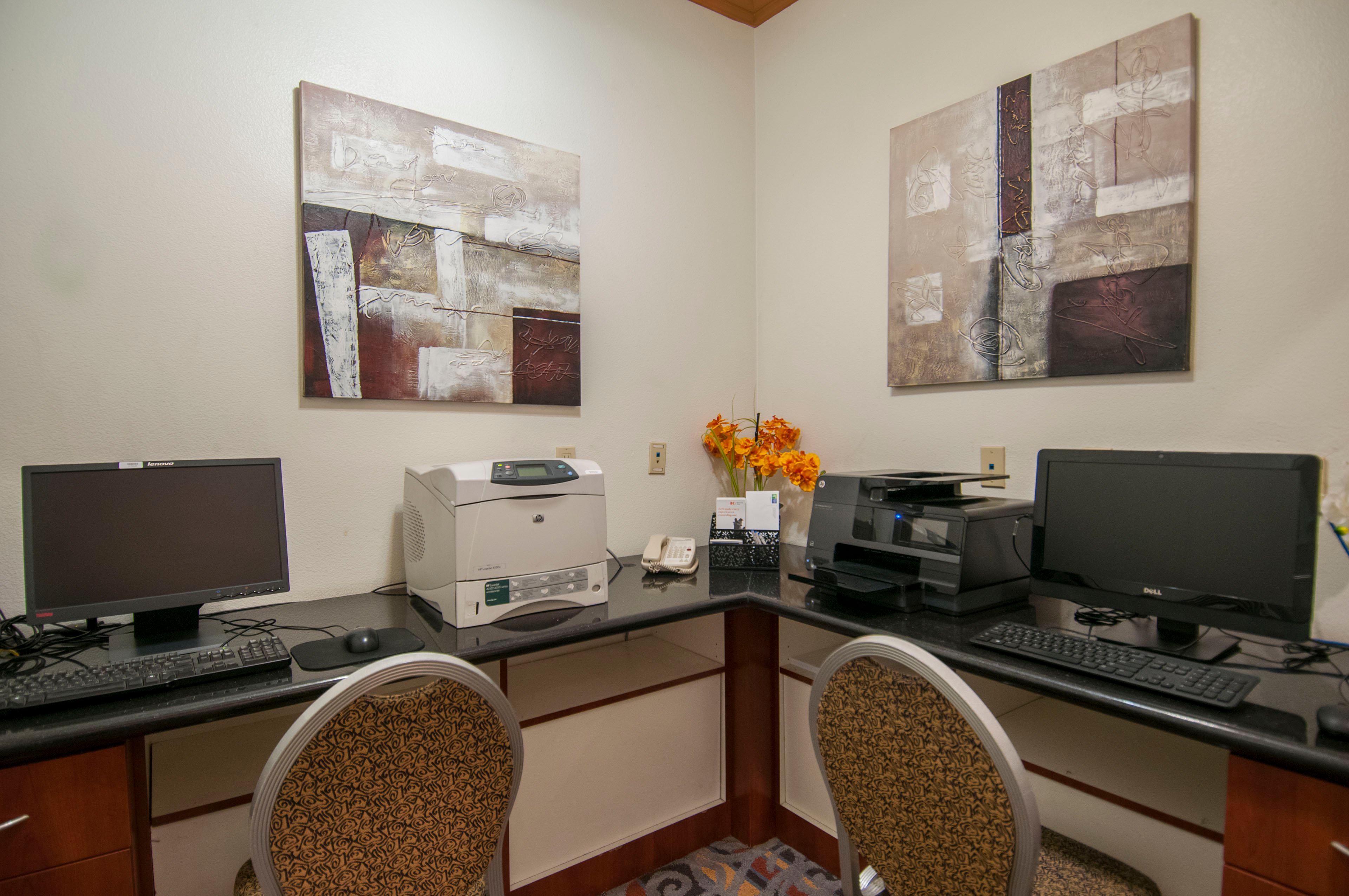 Holiday Inn Express & Suites Bakersfield Central By Ihg Exterior photo