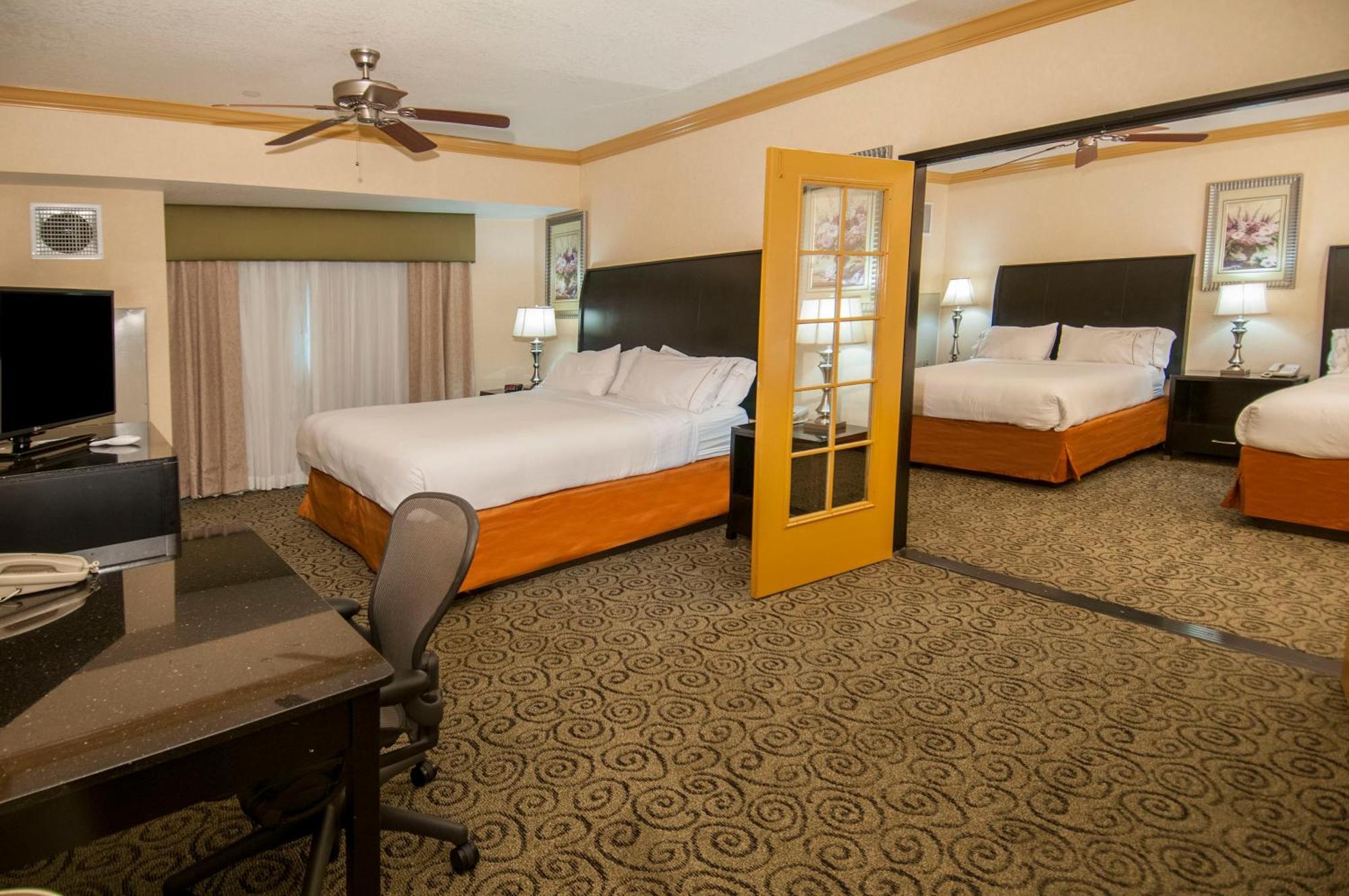 Holiday Inn Express & Suites Bakersfield Central By Ihg Exterior photo