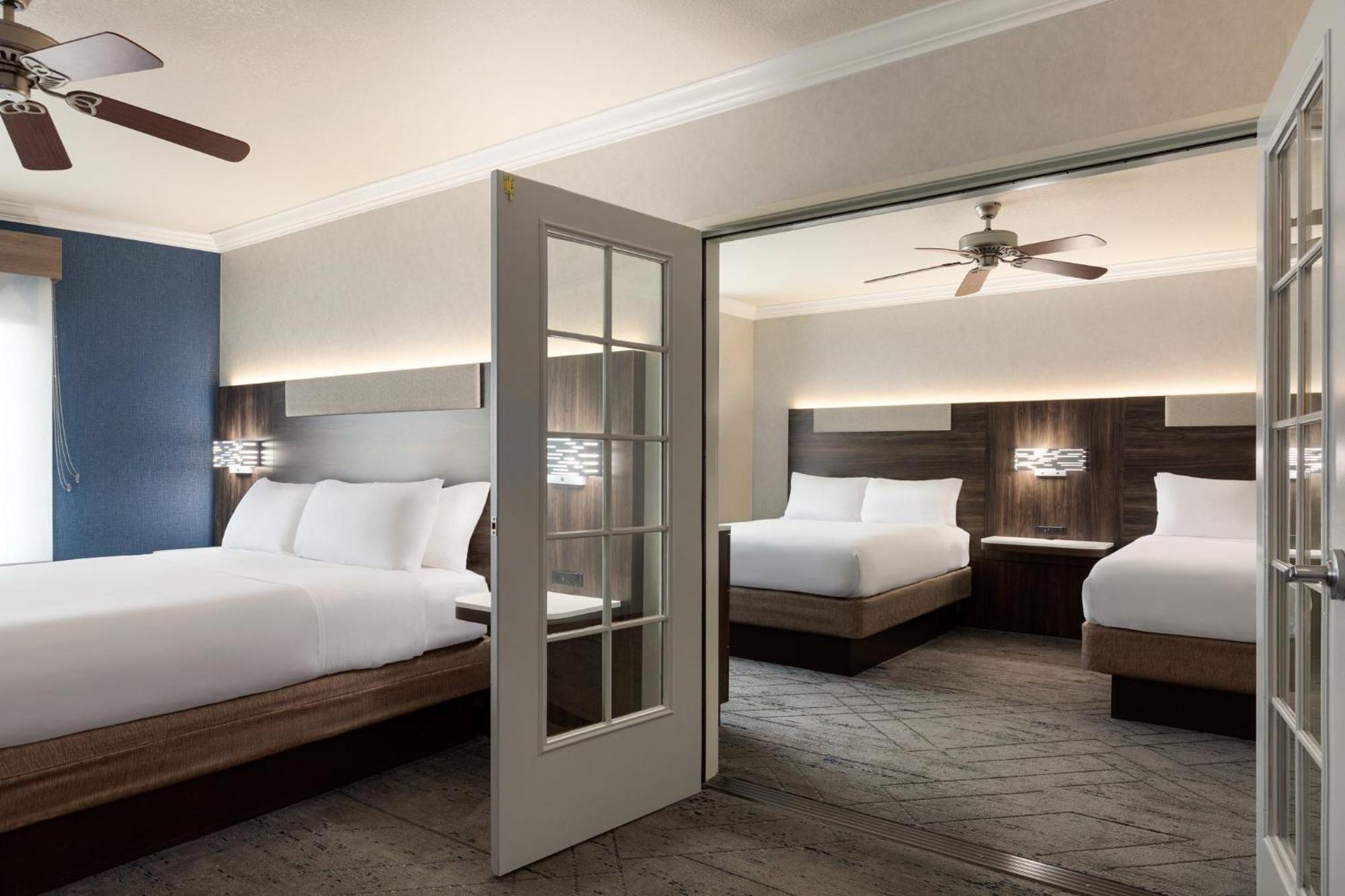 Holiday Inn Express & Suites Bakersfield Central By Ihg Exterior photo