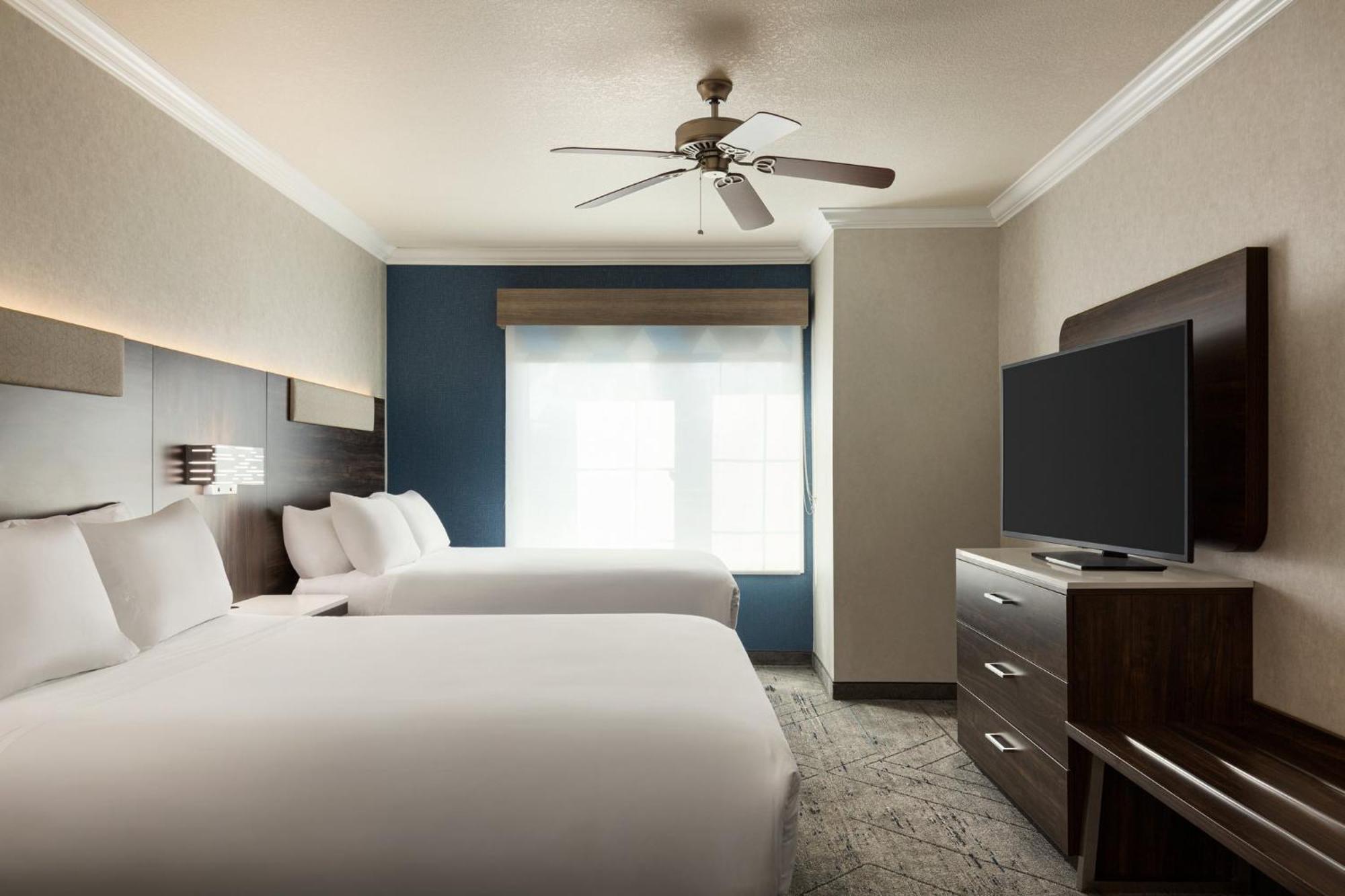 Holiday Inn Express & Suites Bakersfield Central By Ihg Exterior photo