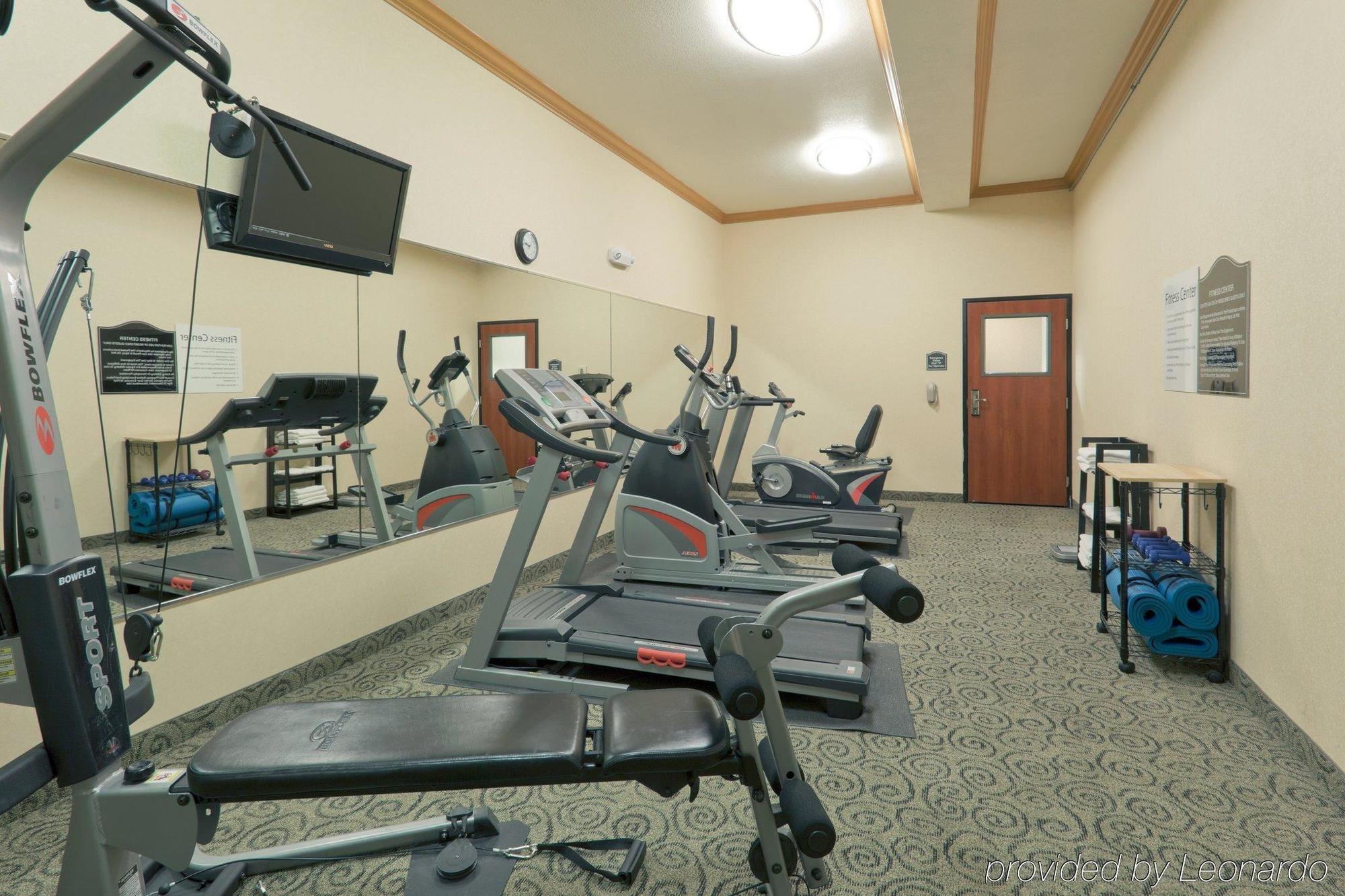 Holiday Inn Express & Suites Bakersfield Central By Ihg Facilities photo