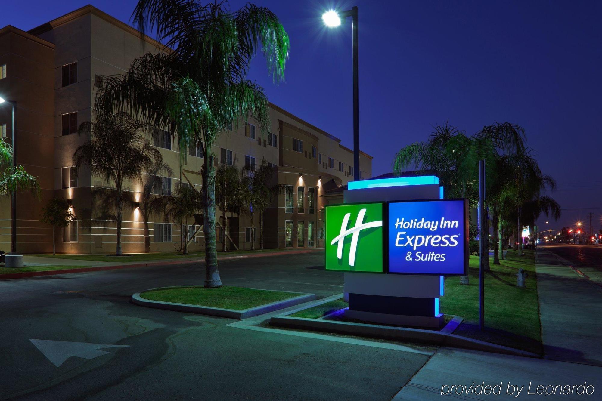 Holiday Inn Express & Suites Bakersfield Central By Ihg Exterior photo